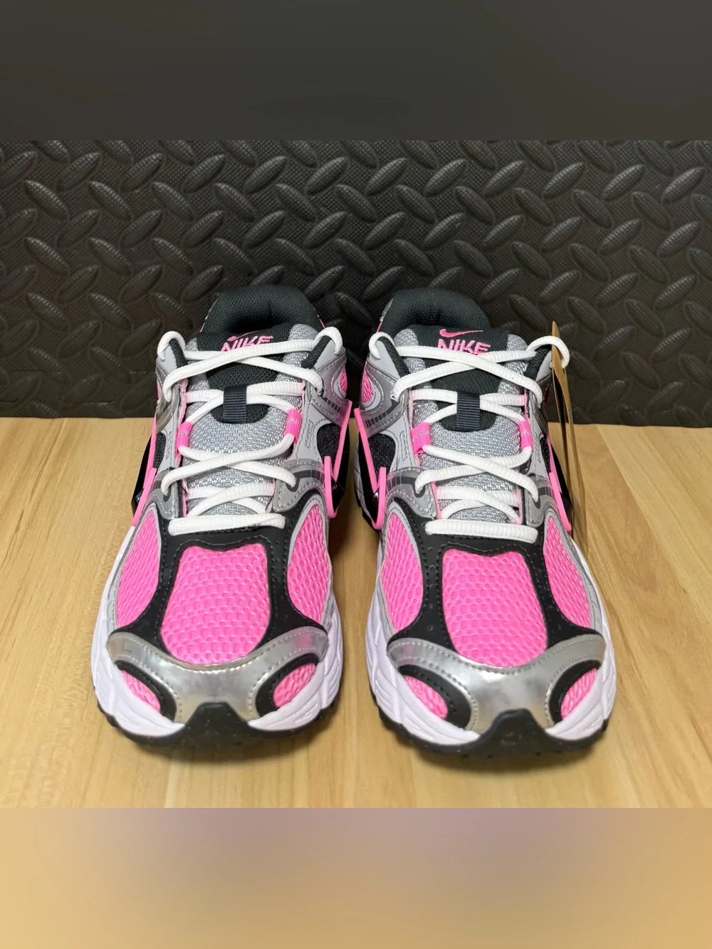 Nike V5 RNR Runner Pink Spell Anthracite Sneakers HQ7901-601 Womens Size 7.5